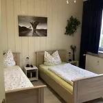 Schoenes Zimmer 1 Etage Inkl Parkplatz Nach Verfuegbarkeit